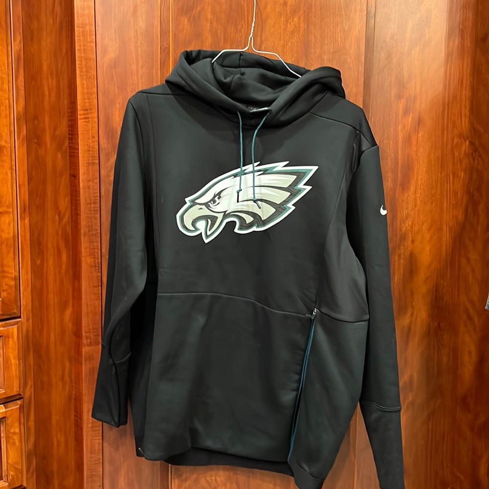Nike Men’s large Eagles hoodie
